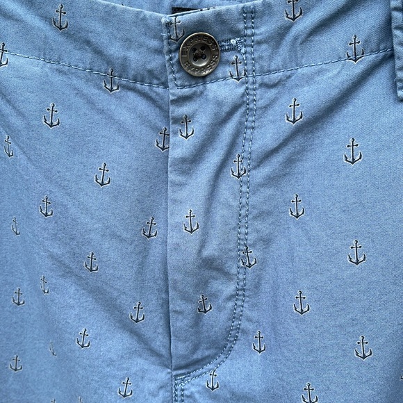 Express Shorts - Picture 7 of 10